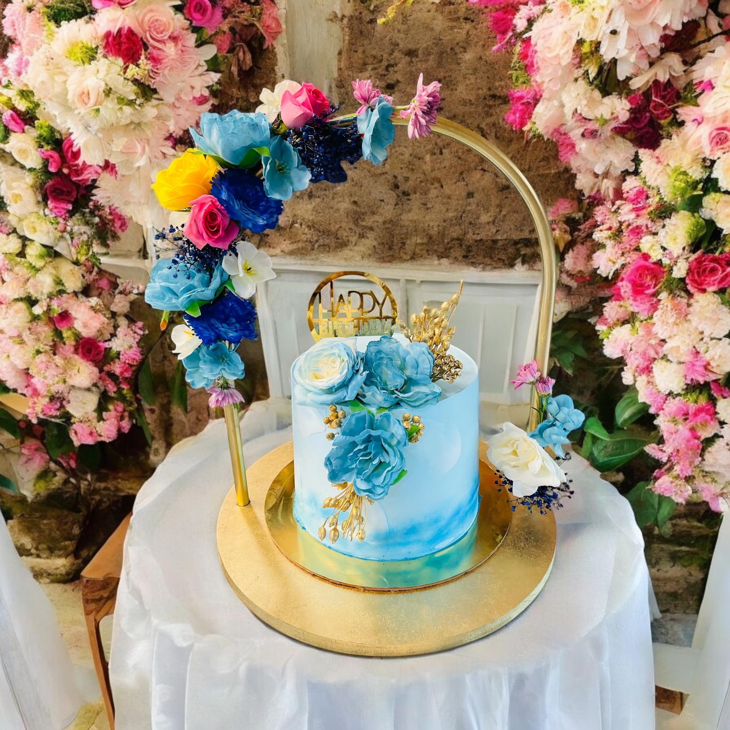 Metal Loop Cake Stand