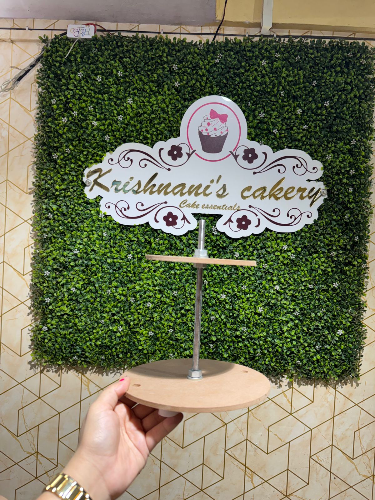 2-Tier Anti Gravity Cake Stand