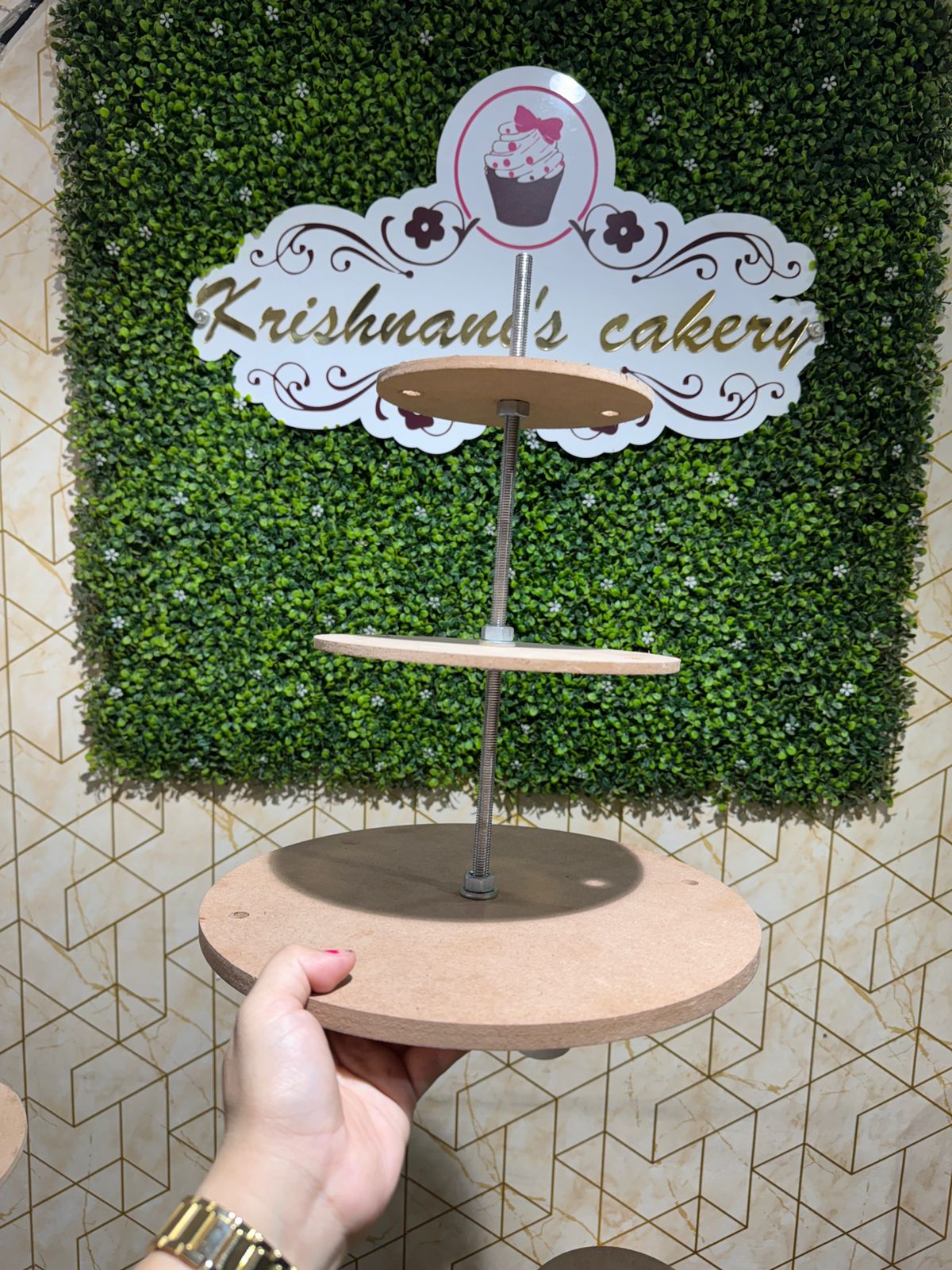Anti Gravity Cake Stand 12*8*6