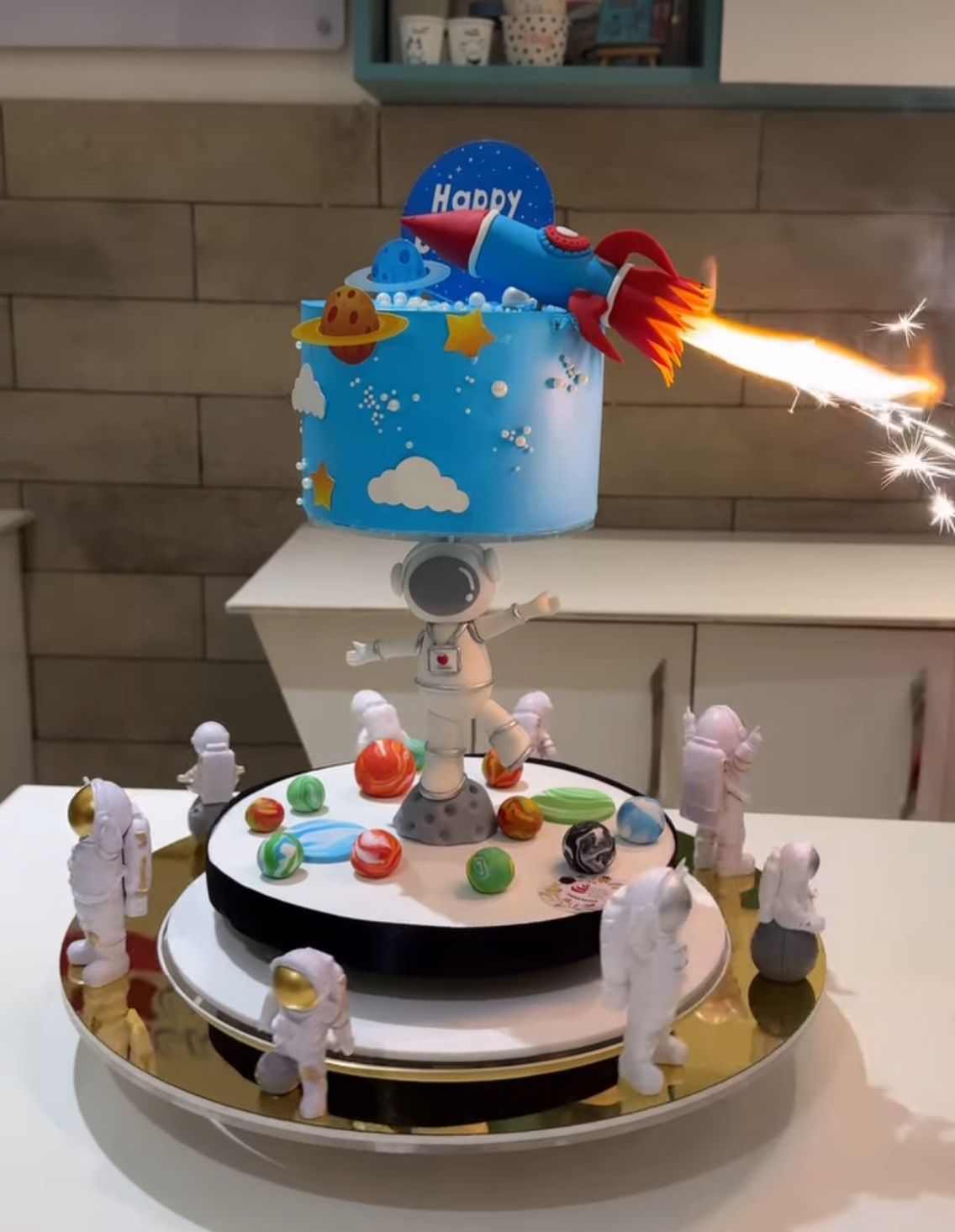 Anti Gravity Cake Stand 12*8*6
