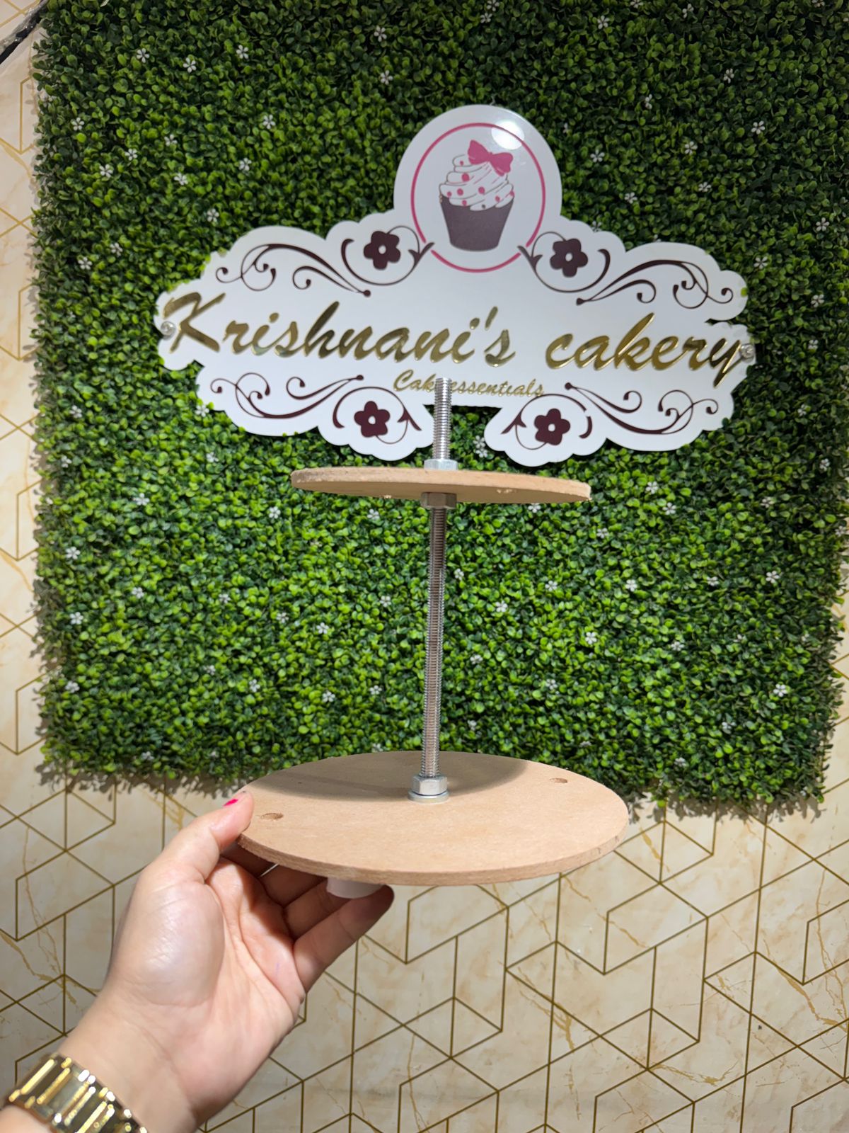 2-Tier Anti Gravity Cake Stand