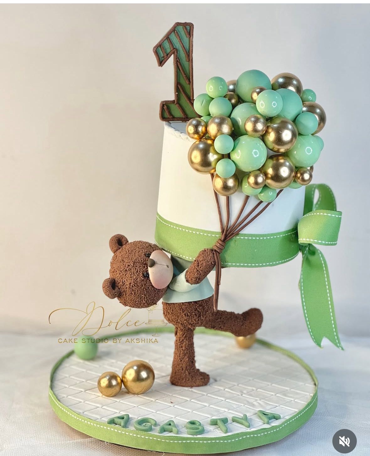 2-Tier Anti Gravity Cake Stand