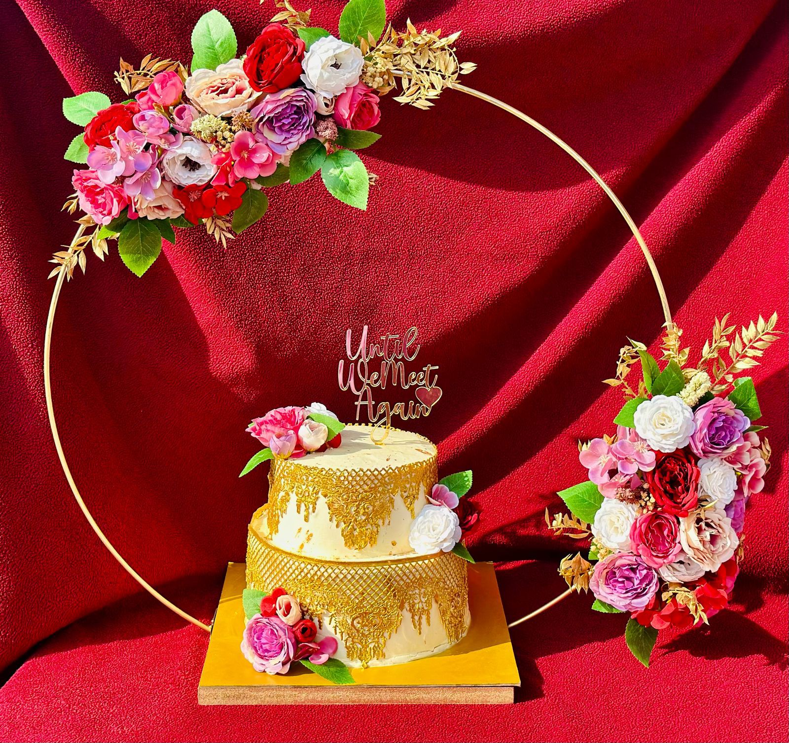 Loop Cake Stand