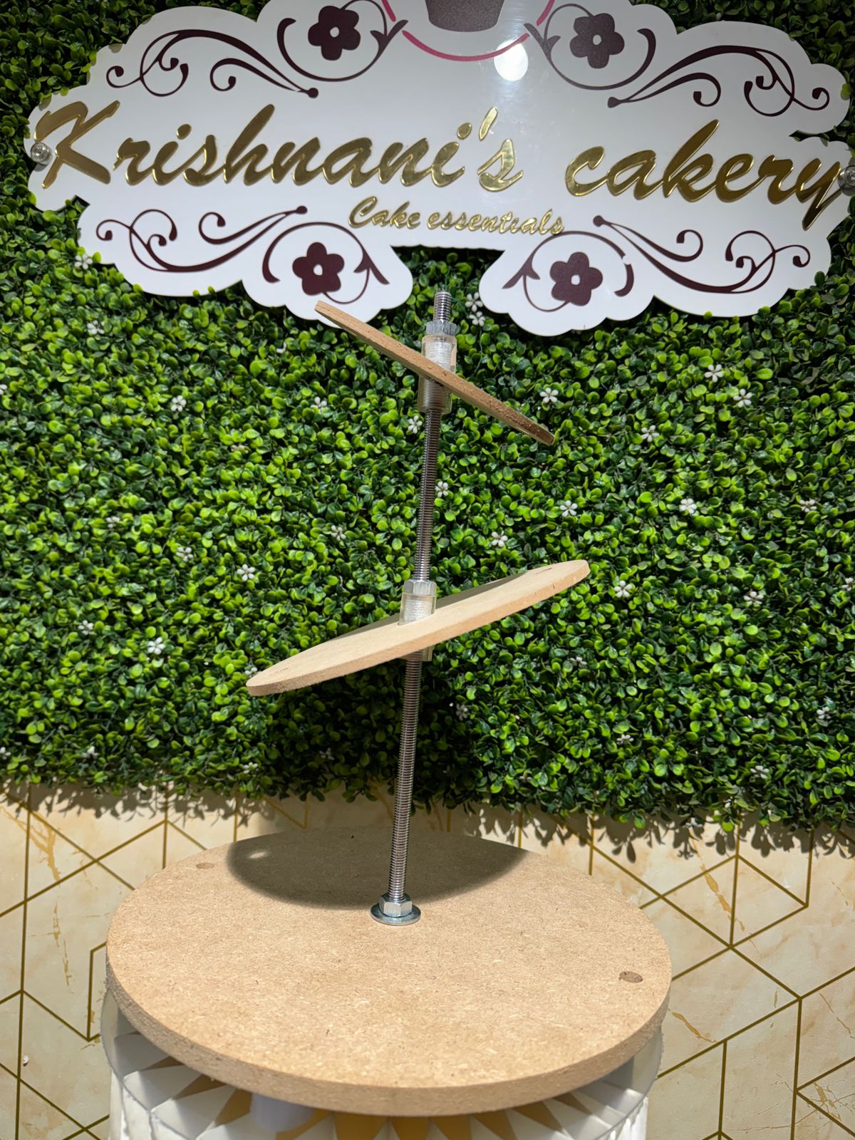 Topsy Turvy Anti-Gravity Cake Stand