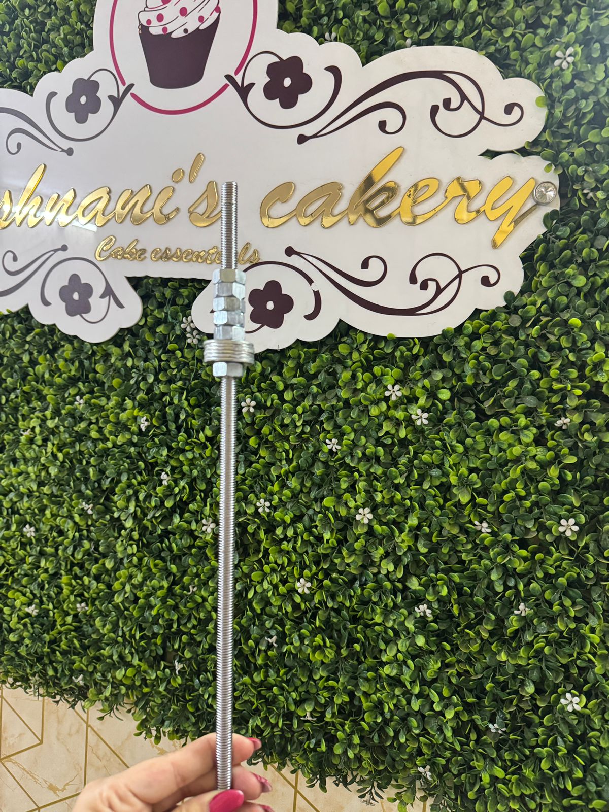 Anti-Gravity Cake Stand Extension Rod
