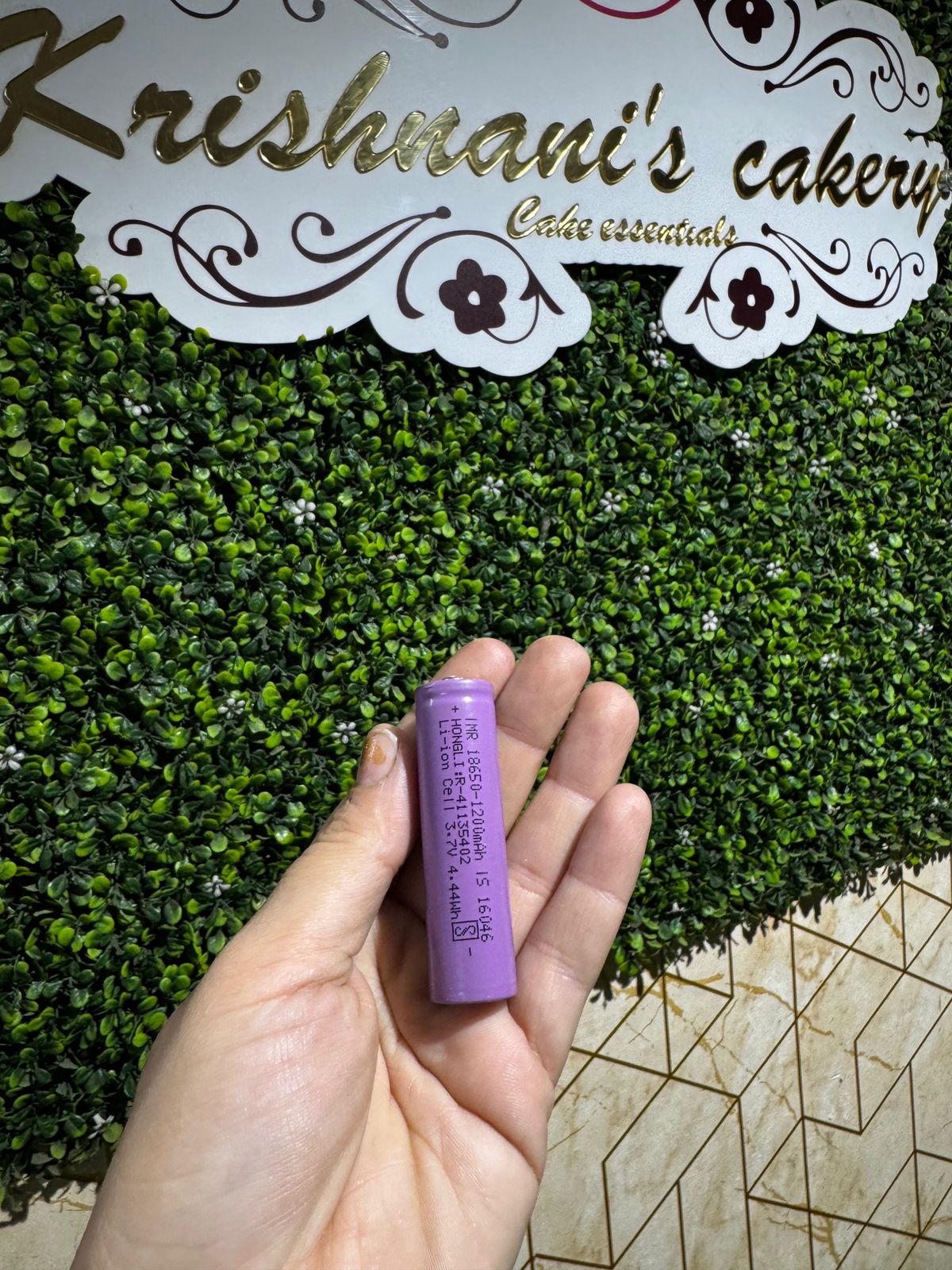 Rotating Cake Stand Battery