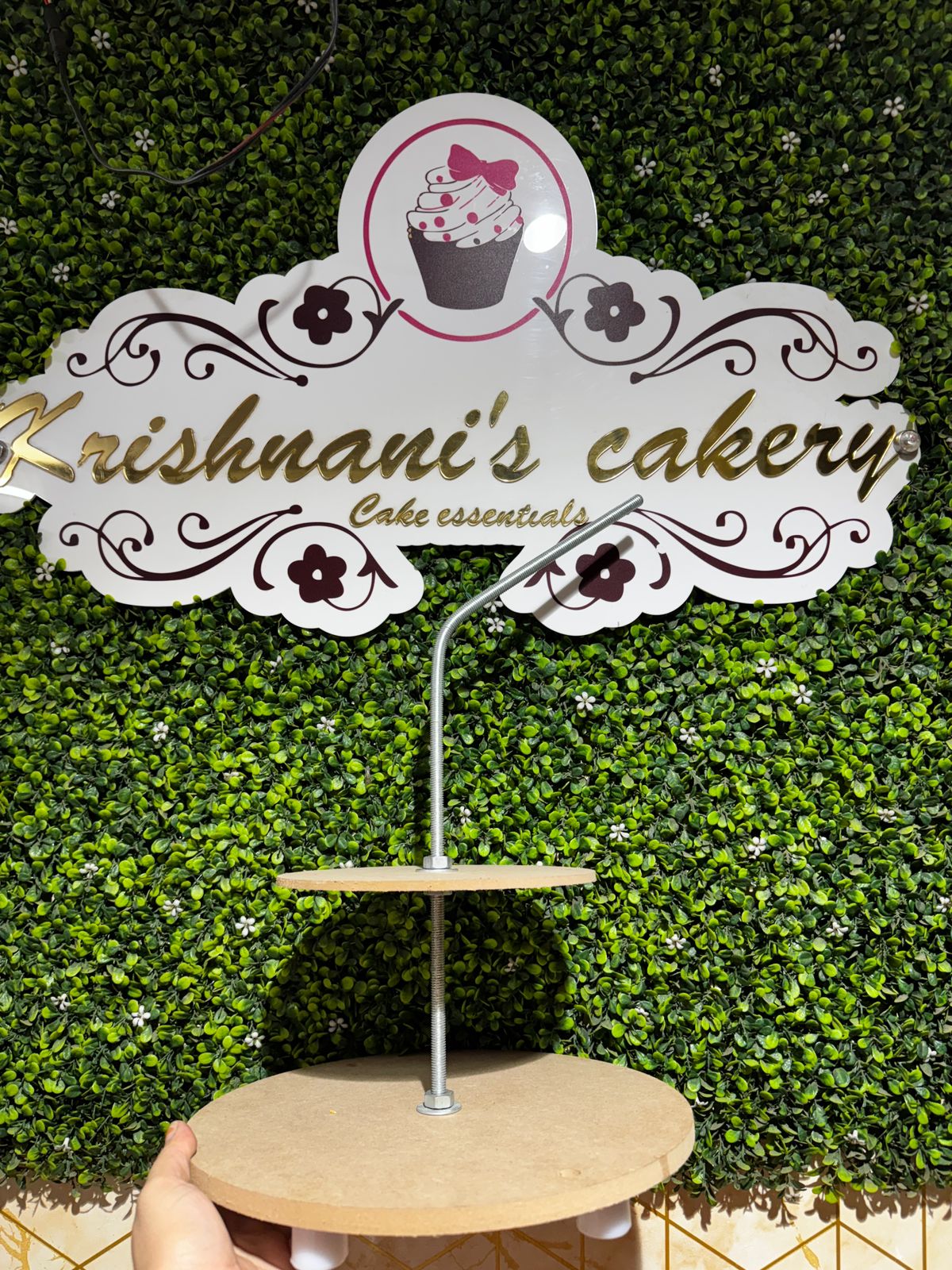 Anti Gravity Cake Stand