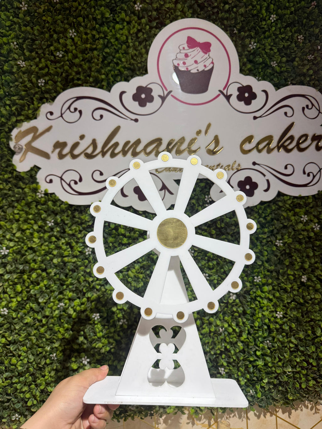 Ferris Wheel Cake Stand (Batteries Included)