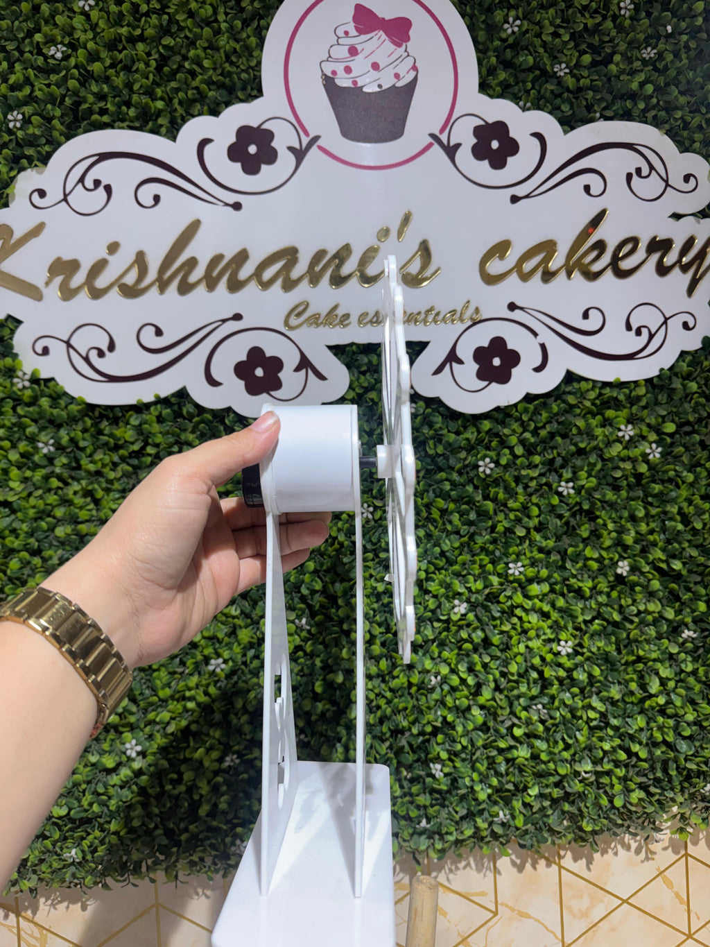 Ferris Wheel Cake Stand (Batteries Included)