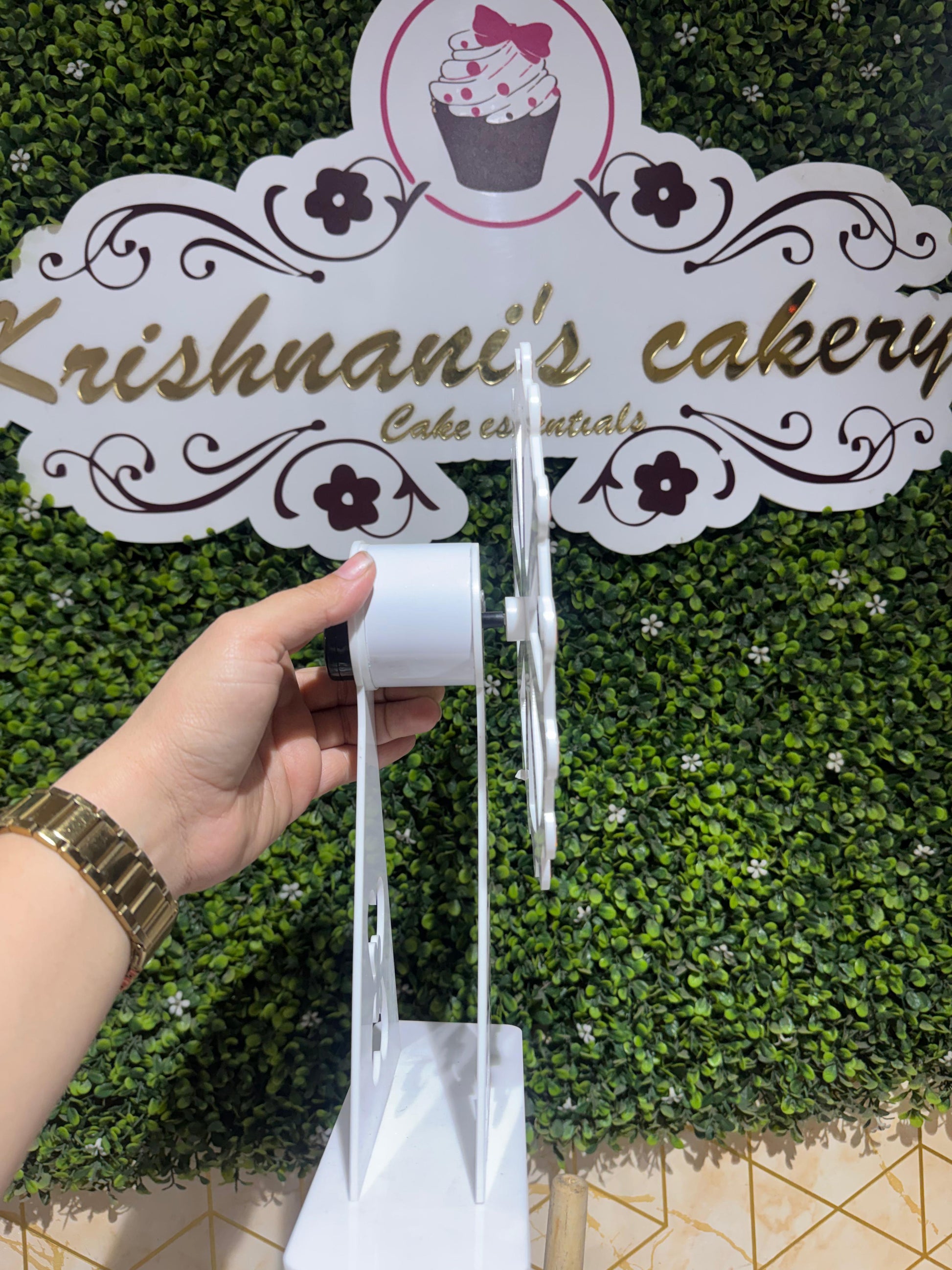 Ferris Wheel Cake Stand (Batteries Included)